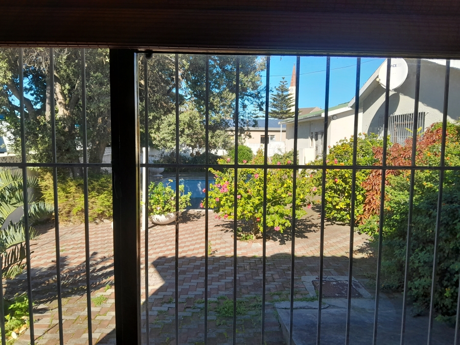 4 Bedroom Property for Sale in Gansbaai Central Western Cape